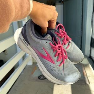 Brooks Trace Running Shoes Size 7.5 💞